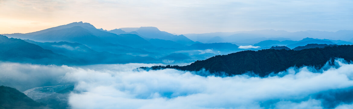 唯美壮观自然风景大山云雾缭绕
