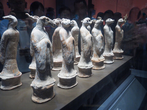 唐代兽首彩绘