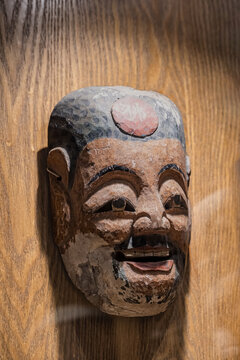 广西南丹苗族木雕和尚面具