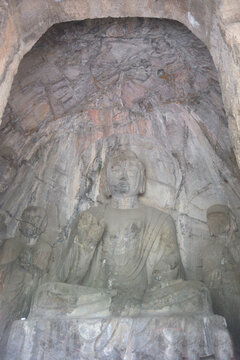 龙门石窟第一座大型洞窟潜溪寺