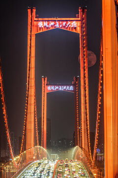 武汉鹦鹉洲长江大桥月出夜景