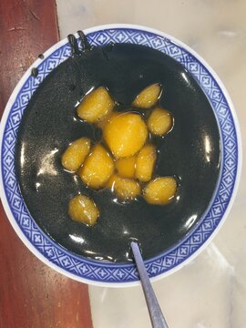 黑芝麻糊薯丸糖水