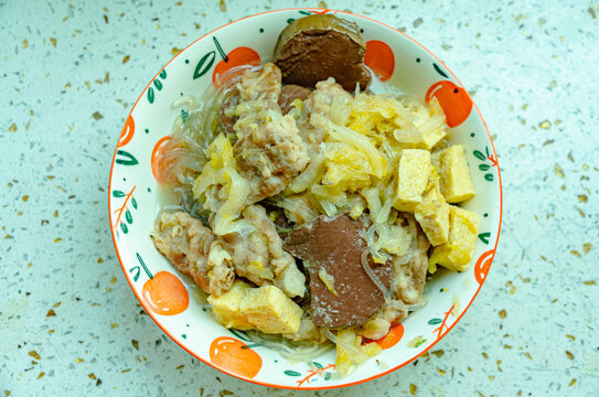 酸菜炖豆腐粉条羊肉片鸭血