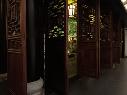 中式雕花扇门