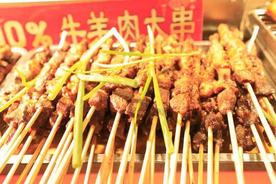 烤羊肉串烧烤串串美食小吃摄影图