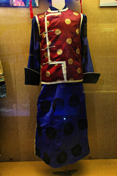蒙古族服饰民族文化