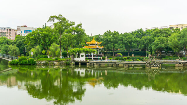 湖畔景观