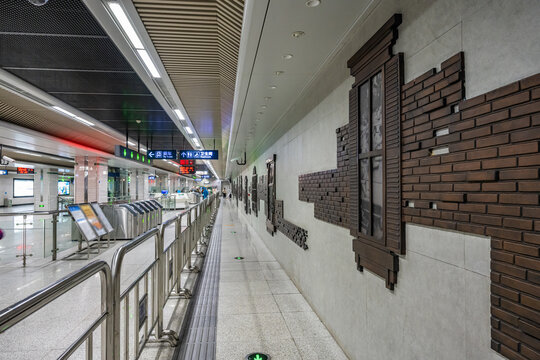 地铁站人行通道