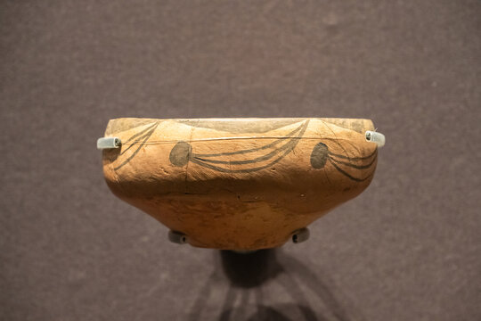 新石器时代彩陶钵