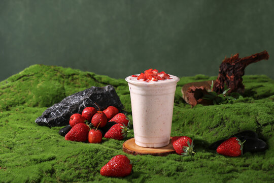 草莓山楂酸奶横
