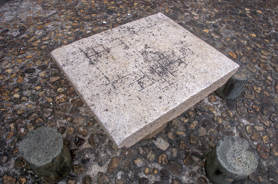 象棋盘石桌