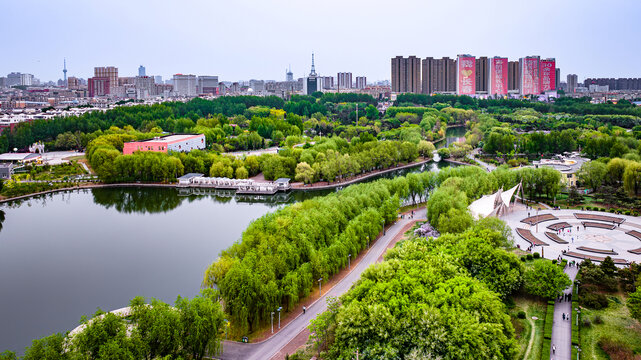 春季的中国长春市长春公园景观