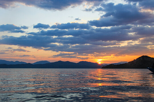 泸沽湖夕阳