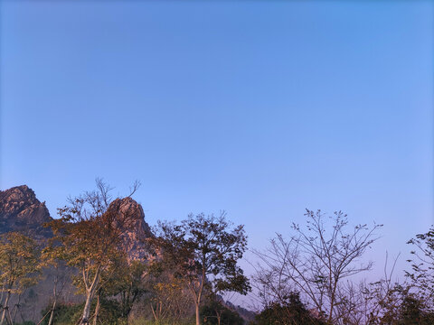 山与天空