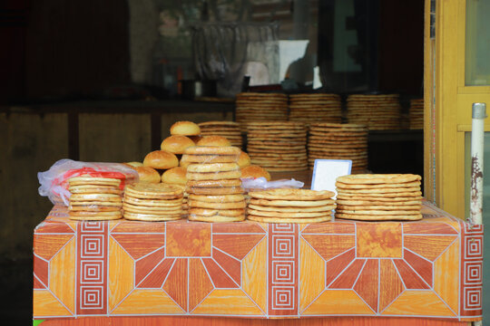 新疆街头特色美食馕烤饼
