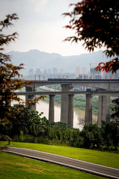 重庆九曲河公园高铁轨道桥