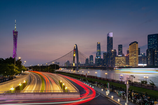 广州塔与珠江新城地标建筑夜景