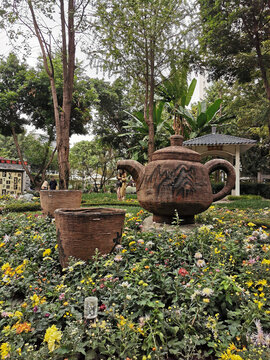人民公园菊园茶壶雕塑