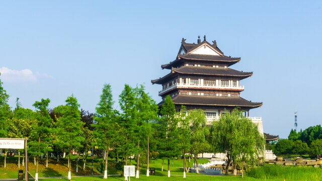 德楼雄姿