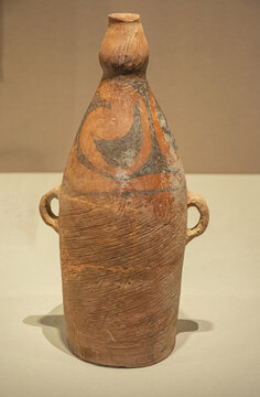 仰韶文化中期葫芦口形彩陶瓶