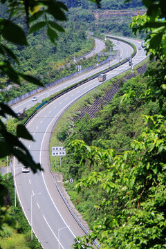 矮寨大桥风光的高速公路