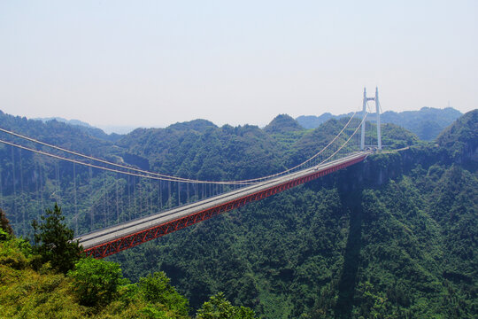 矮寨大桥风光的全景图