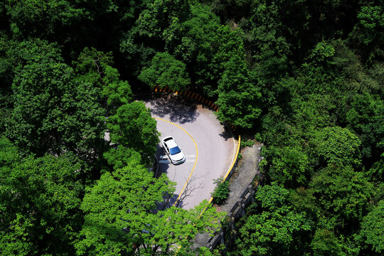 矮寨风光的盘山路