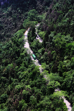 矮寨大桥风光的盘山路