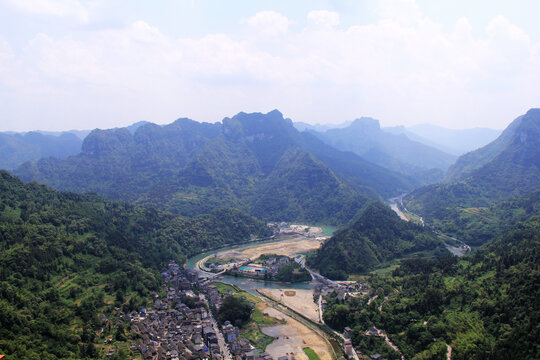 矮寨大桥风光的全景