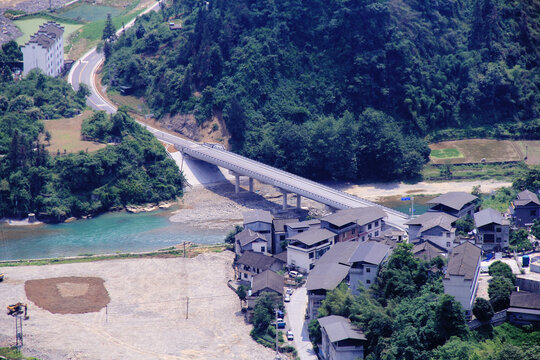 矮寨大桥风光村落