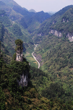 矮寨大桥风光的山石