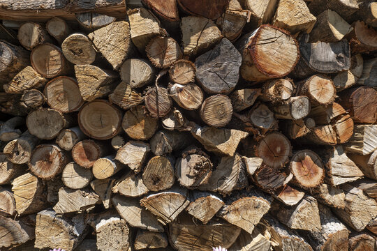 排列整齐的木头