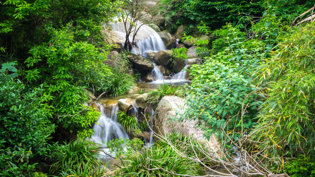 山涧水景