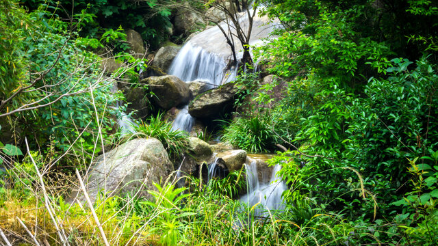 山涧水景
