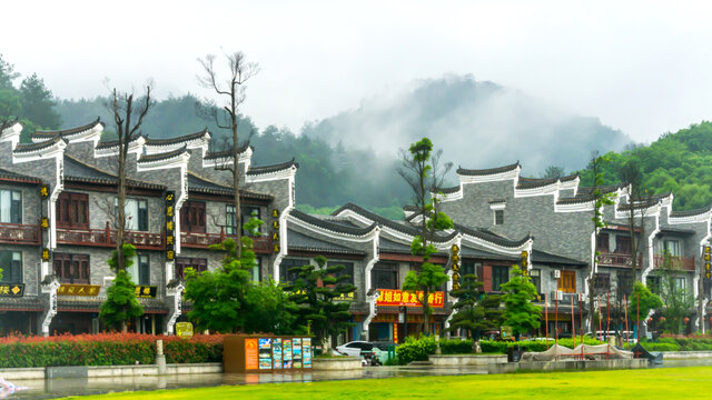 雨雾衡山民居