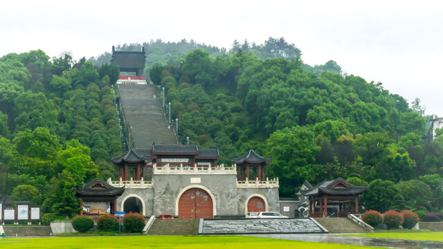 雨雾衡山一公园