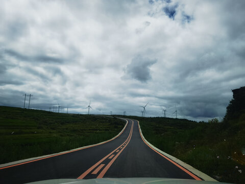 高坡上的公路