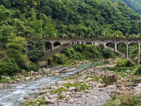 四川北川吉娜羌寨小河