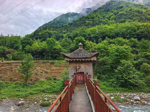 四川北川吉娜羌寨河边