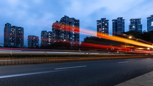 城市夜景建筑与道路车辆车流光轨
