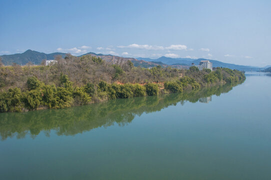 闽江江岸江水