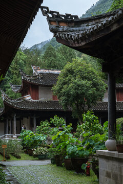 雨中的天台山国清寺