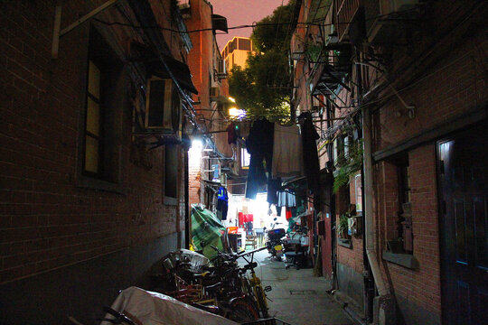 上海老弄堂夜景杂乱弄堂