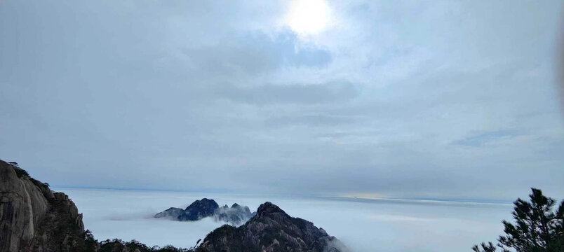 山顶云雾