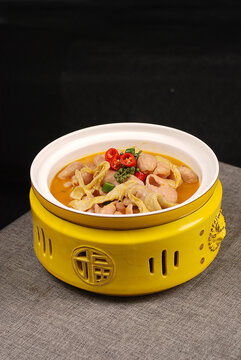 肥肠面筋煲