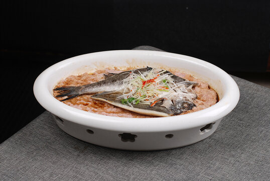 海鲈鱼蒸肉饼