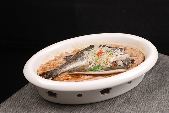 肉饼蒸鲈鱼