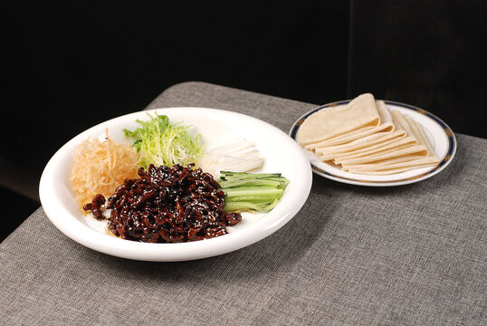 京酱肉丝带饼