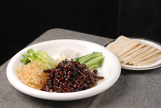 京酱肉丝带饼