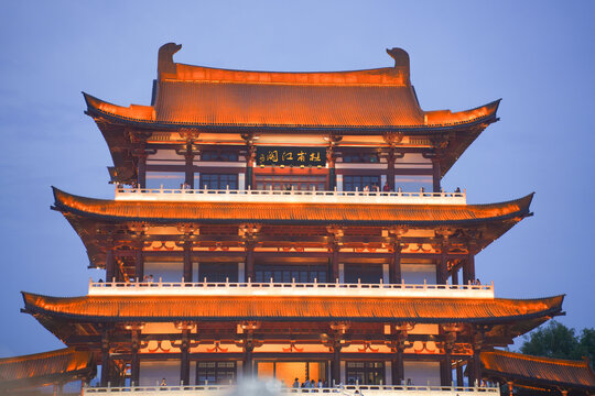 江阁登临可近观橘洲风景